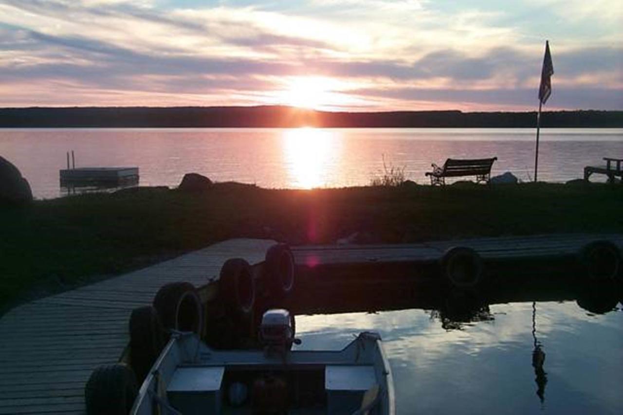 Wee Point Resort Manitowaning 外观 照片