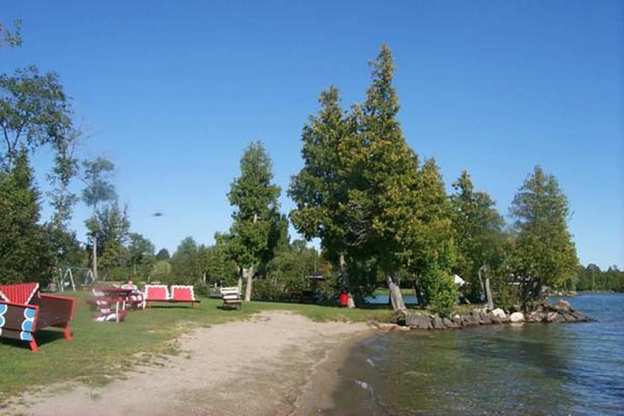 Wee Point Resort Manitowaning 外观 照片