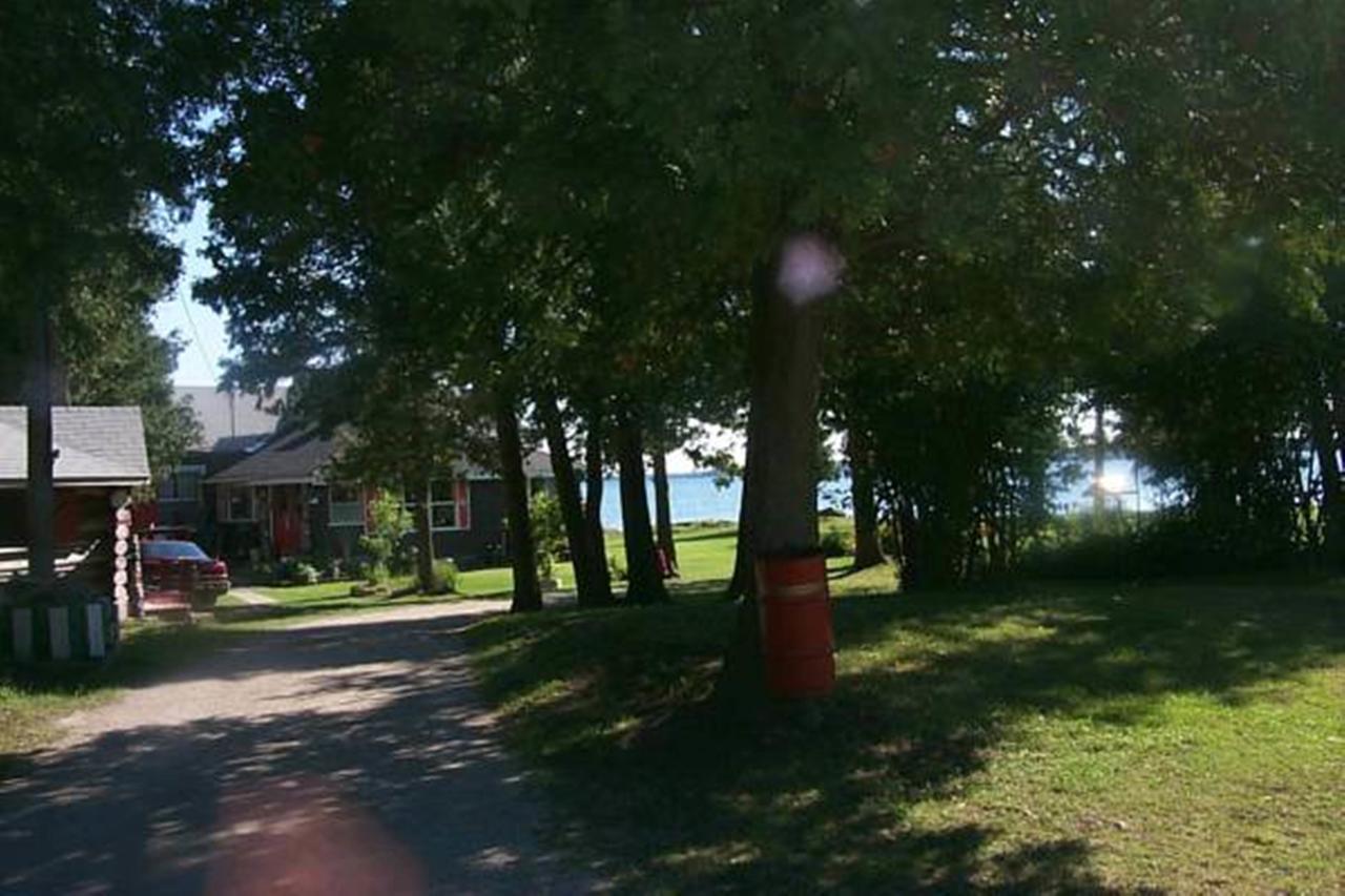 Wee Point Resort Manitowaning 外观 照片