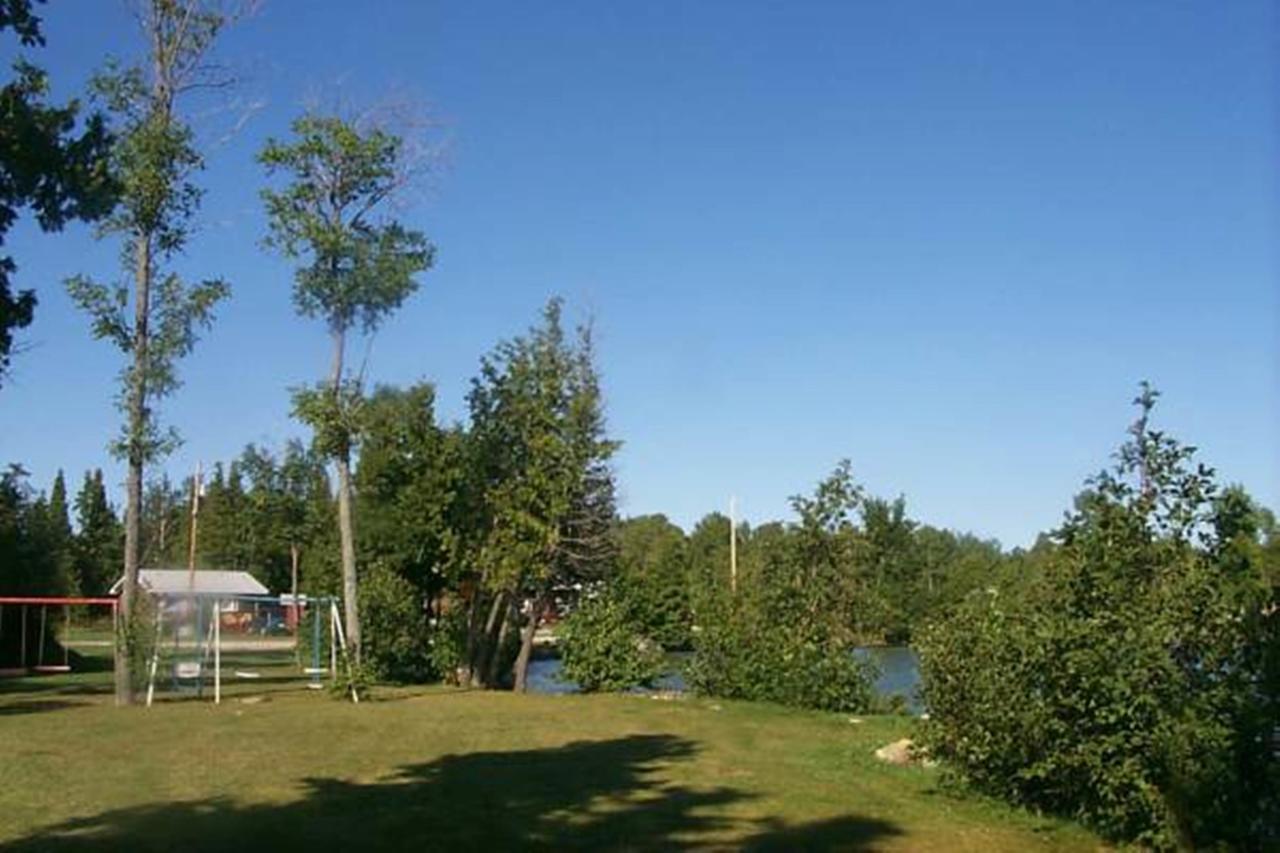 Wee Point Resort Manitowaning 外观 照片