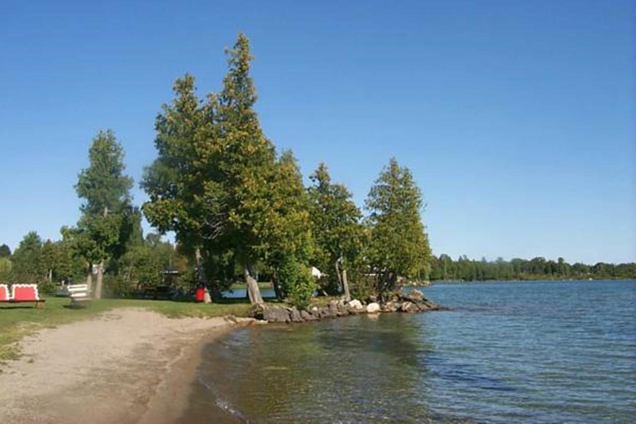 Wee Point Resort Manitowaning 外观 照片